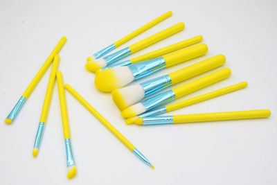 唇刷、眼線刷、眉刷的清洗技巧