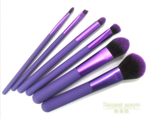 化妝刷套裝哪個(gè)好？挑選化妝刷有什么小技巧？