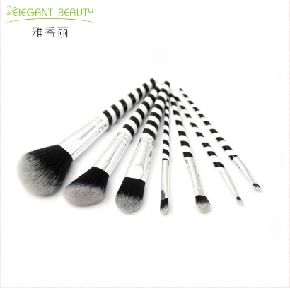 新買的化妝刷需要清洗么，該如何清洗呢？