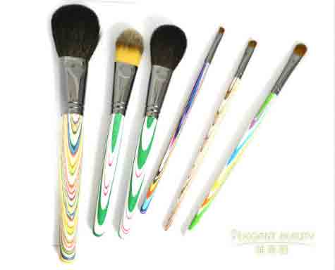 貴的化妝刷與便宜的化妝刷相比有什么區(qū)別？