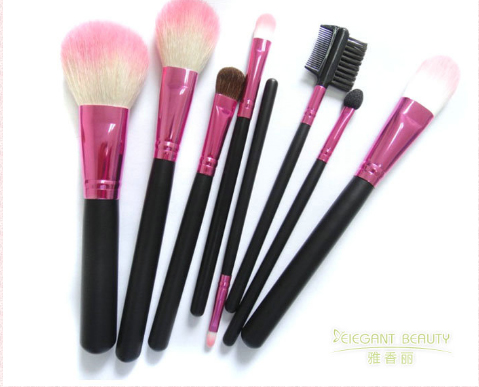 不同類型的粉底刷都有哪些使用方法呢？