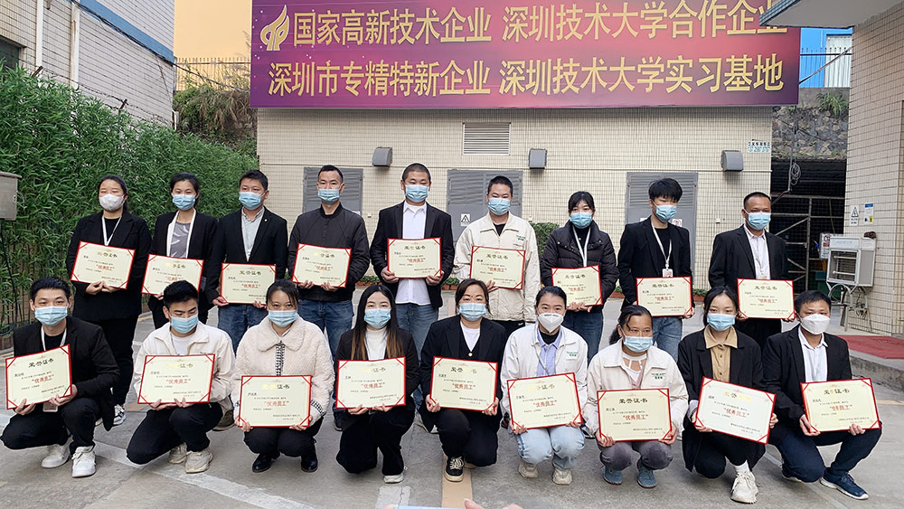 雅香麗化妝用品（深圳）有限公司預(yù)祝大家度過一個平安祥和、喜慶歡樂的元旦假期！