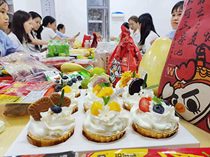 雅香麗化妝用品（深圳）有限公司，八月九月生日會(huì)福利！借此慰勞每一位員工對(duì)工作的辛勤勞作以及用心盡責(zé)!