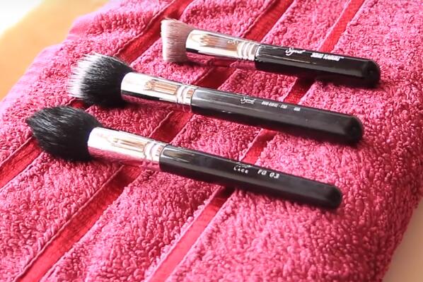 專業(yè)化妝刷和普通化妝刷哪個更省錢？