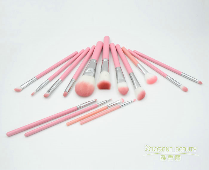 針對不同化妝技巧，應(yīng)如何選擇適合的化妝刷型號和大?。? width=