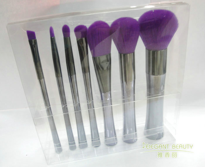 成套化妝刷中的每把刷子都有何特定用途？