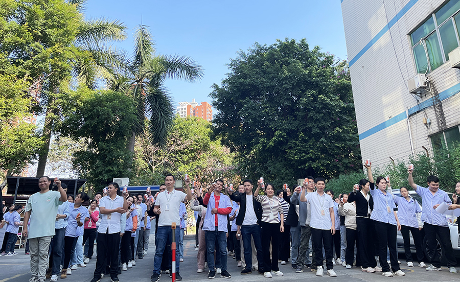 ”聚力同行 繩彩飛揚(yáng)“~拔河比賽在雅香麗人的一聲聲吶喊助威中圓滿結(jié)束！