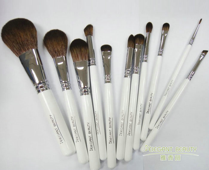 定制化妝刷套裝時，如何確定刷子的數(shù)量和種類？