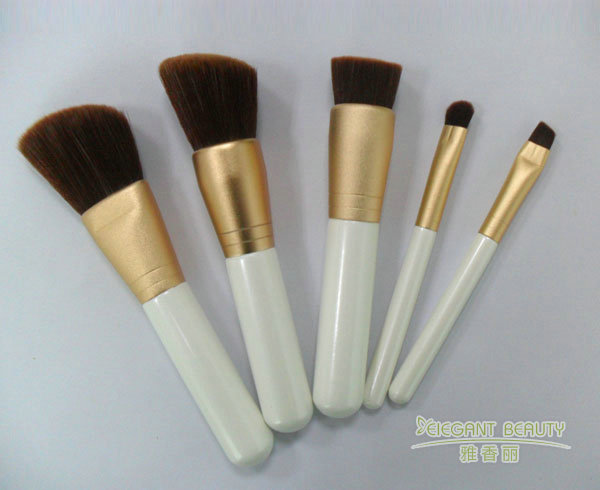 化妝刷套裝的金屬套管防銹工藝是否影響刷毛壽命？