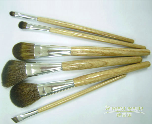 新手必看！化妝刷套裝全解析：從選刷到上妝一步到位